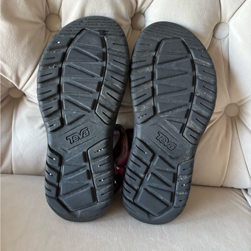 Teva Hurricane Sandals Fresh Colors! 🏔️ ☀️ 🌲 - Picture 2 of 3